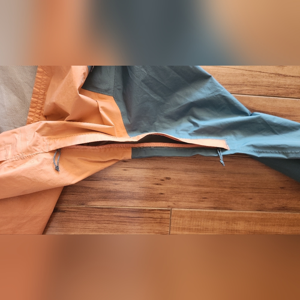 Patagonia Teal and Peach Lightweight Hooded Jacket - Picture 8 of 13